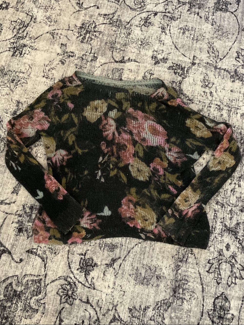 Abercrombie & Fitch knit sweater with beautiful flower design